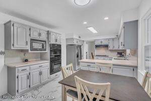 47 Devonshire Ct, Middletown, NJ 07748 photo 13