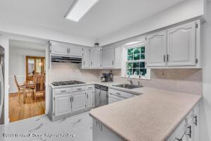 47 Devonshire Ct, Middletown, NJ 07748 photo 16