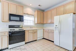 3 Devin Ln, Brick, NJ 08723 photo 9