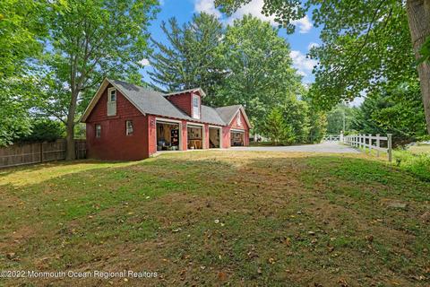 15 Oak St, Freehold, NJ 07728