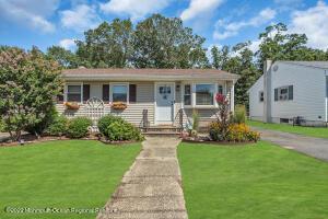 725 Eastern Ln, Brick, NJ 08724 photo 2