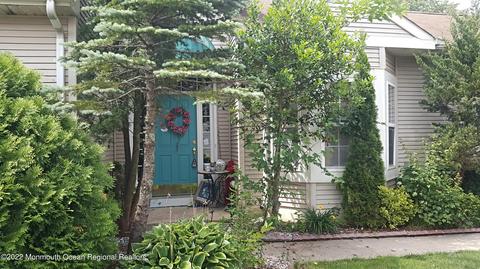 33 Rochford Dr, Manchester, NJ 08759