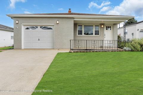 15 Pigalle St, Toms River, NJ 08757