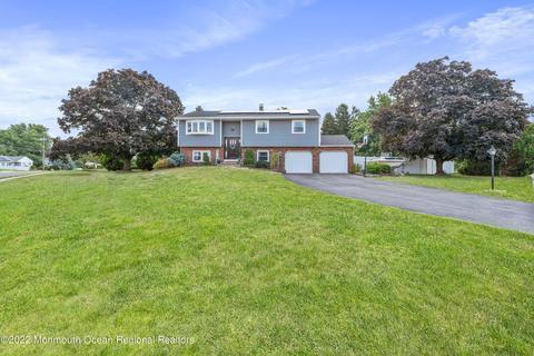 13 Monticello Dr, Howell, NJ 07731