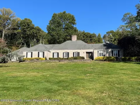 2 Grandview Dr, Holmdel, NJ 07733