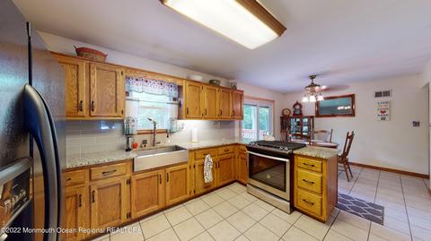 576 Whitecomb Ave, Jackson, NJ 08527 photo 3