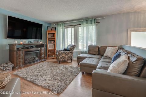 83 Buckingham Dr, Jackson, NJ 08527 photo 4