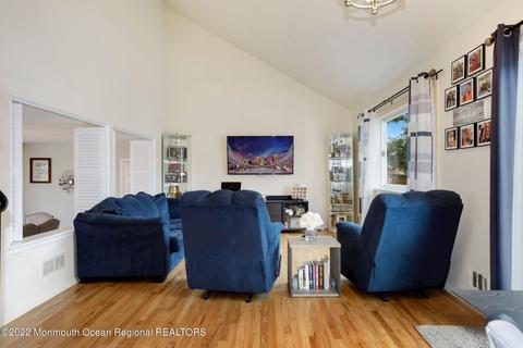 10 Bailey Pl, Sewaren, NJ 07077 photo 9