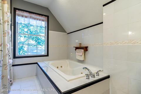 9 Oak Leaf Dr, Waretown, NJ 08758 photo 27
