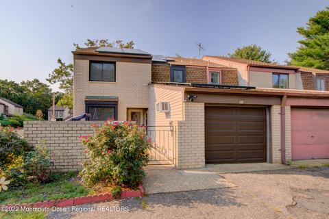 11 Woodlake Dr, Lakewood, NJ 08701