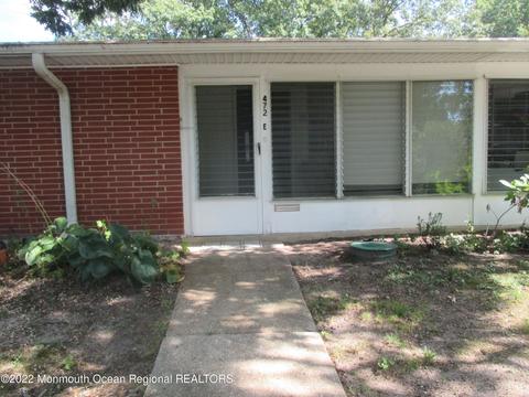 472 Thornbury Ct # E, Lakewood, NJ 08701
