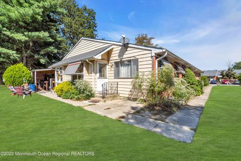 4 Valley Forge Dr #D, Whiting, NJ 08759