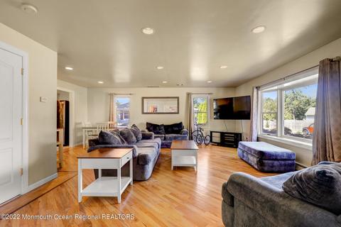 206 Walnut Dr, Brick, NJ 08724 photo 4