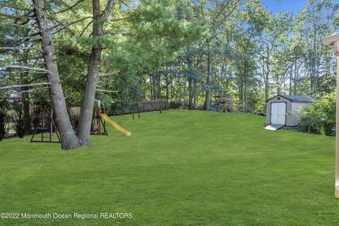 208 Rachel Ct, Lakewood, NJ 08701