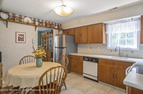 5 Feathertree Ct, Howell, NJ 07731 photo 18
