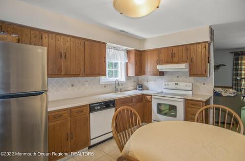 5 Feathertree Ct, Howell, NJ 07731 photo 19