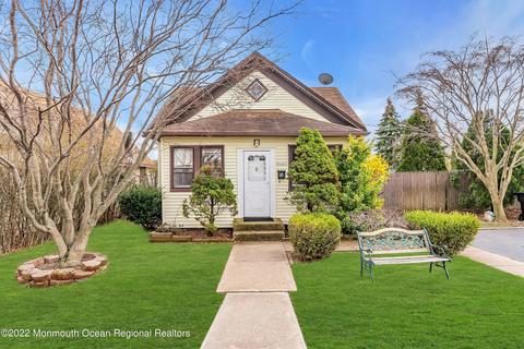 14 Bergen St, North Middletown, NJ 07748