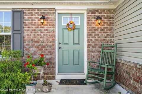 43 Portsmouth Ln, Tuckerton, NJ 08087