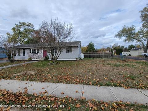 28 Castle Ave, Jackson, NJ 08527