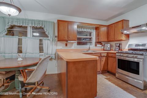 32 Herb Rd, Middletown, NJ 07748 photo 11