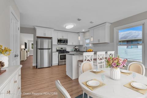 4 Saint Eustatius St, Toms River, NJ 08757