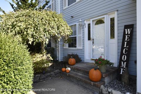 51 Red Maple Dr, Brick, NJ 08724 photo 4