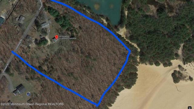 700 Dorathys Ln, Jackson, NJ 08527
