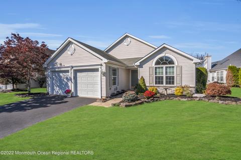 149 Skyline Dr, Lakewood, NJ 08701