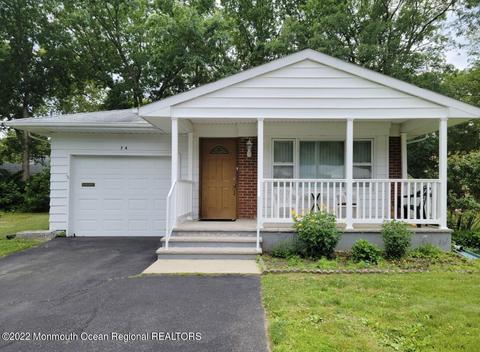 74 Larkspur Ct, Toms River, NJ 08755