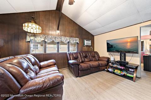 33 Central Ave, Waretown, NJ 08758 photo 4
