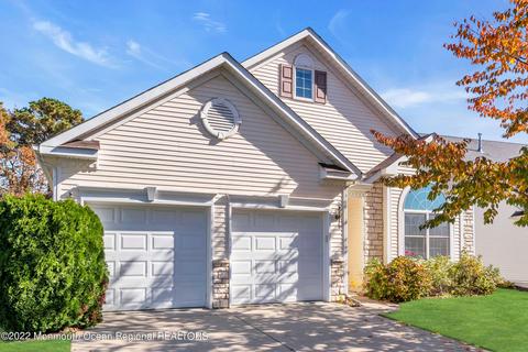 65 Strathmere St, Waretown, NJ 08758 photo 2
