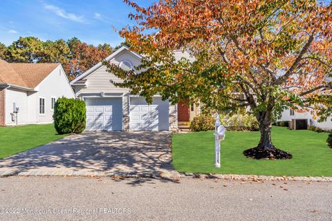 65 Strathmere St, Waretown, NJ 08758 photo 4