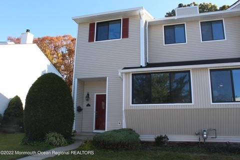 136 Clubhouse Dr, Middletown, NJ 07748