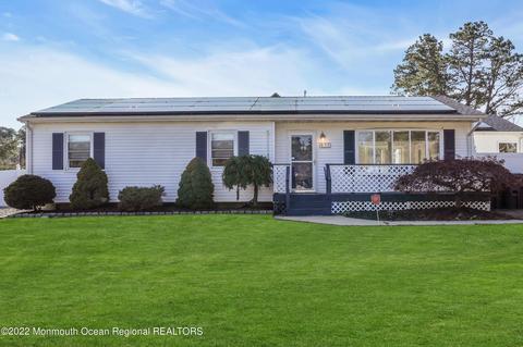 537 Continental Ave, Bayville, NJ 08721
