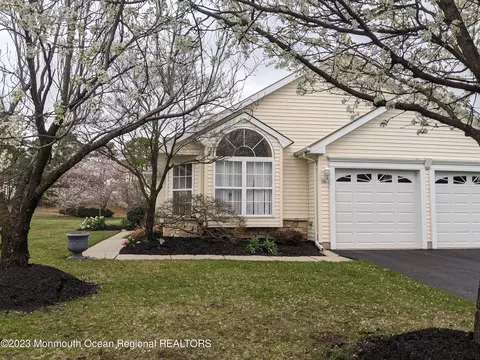 191 Skyline Dr, Lakewood, NJ 08701