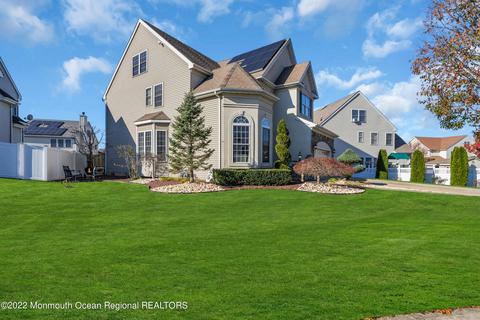 6 Rockspray Ct, Howell, NJ 07731