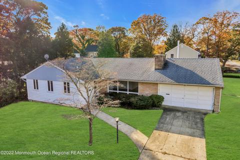 1 Wilson Ave, Oakhurst, NJ 07755