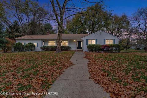 20 Sweet Briar Ln, Holmdel, NJ 07733