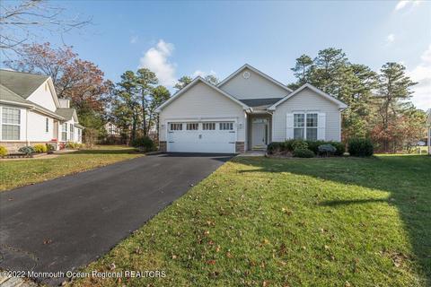 808 Tanglewood Ct, Whiting, NJ 08759