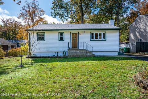 99 Solomon St, Howell, NJ 07731