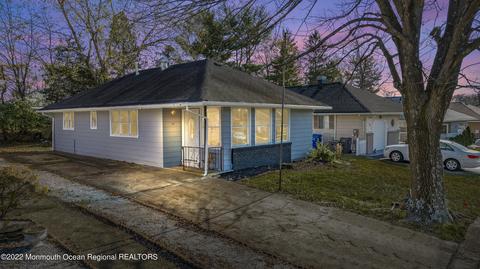 35 Mount Katadin Dr, Toms River, NJ 08753