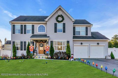 17 Cape Cod Ave, Barnegat, NJ 08005