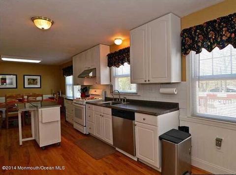 300 Clearstream Rd, Jackson, NJ 08527 photo 4