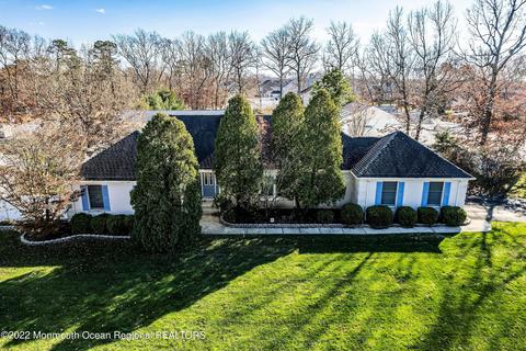 121 Heatherington Ct, Lanoka Harbor, NJ 08734