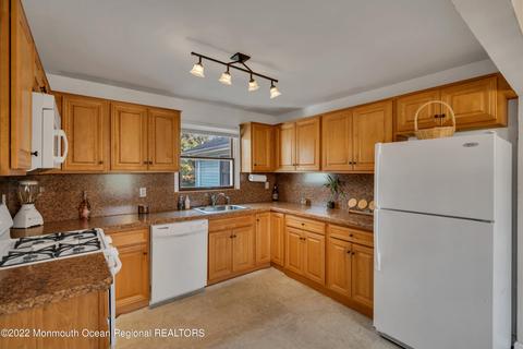 75 Claridge Dr, Jackson, NJ 08527