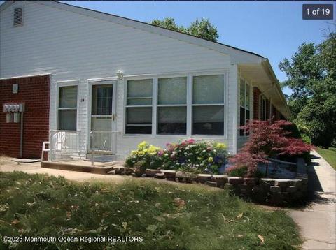 8 B Verbena Ct, Whiting, NJ 08759