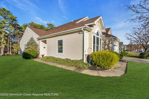 35 Strathmere St, Waretown, NJ 08758 photo 4