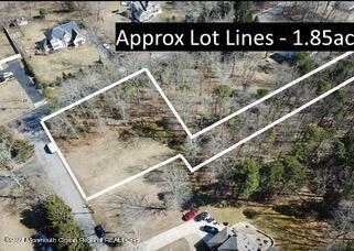 2 Stoney Brook Trl, Howell, NJ 07731