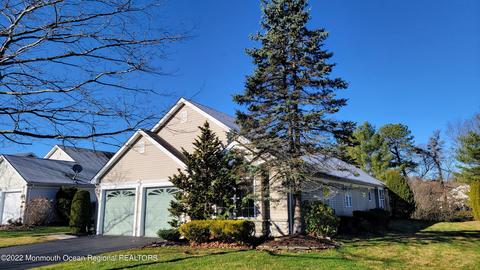 38 Skylark Ln, Lakewood, NJ 08701