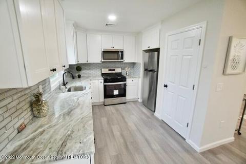32 Lighthouse Dr, Waretown, NJ 08758 photo 4